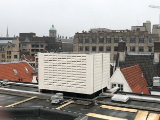 Geluidscherm voor koeler en airco units hotel