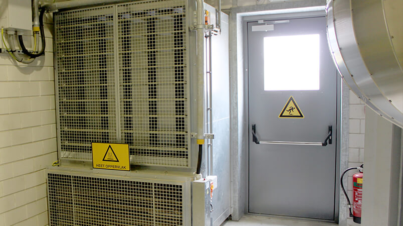 Soundproof industrial doors