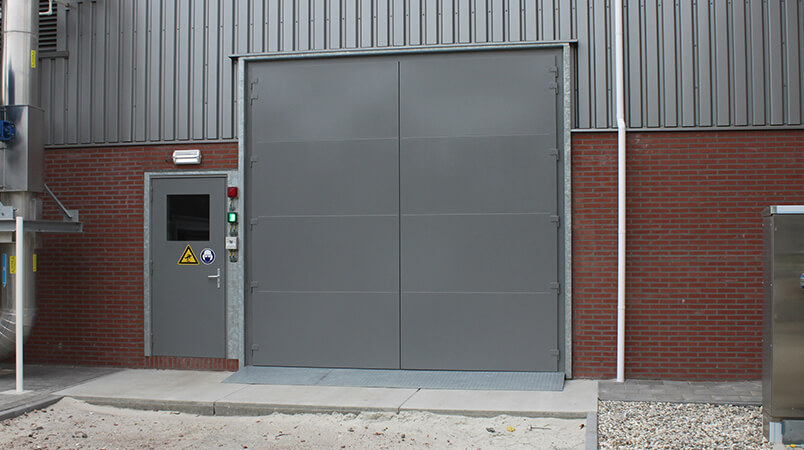 Soundproof industrial doors