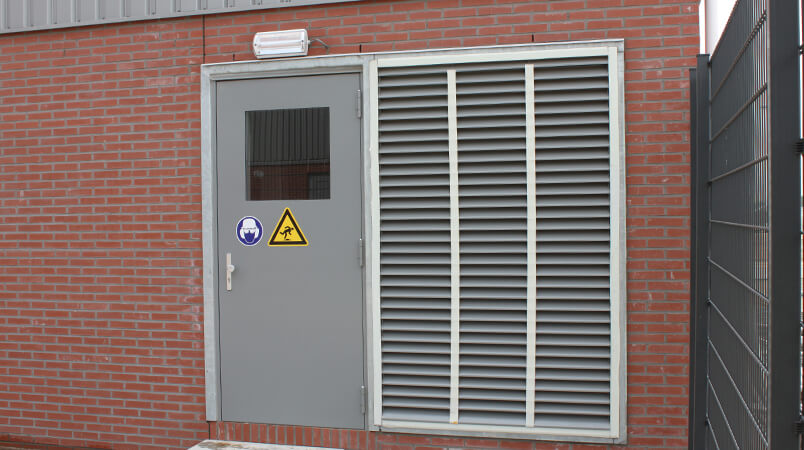 Soundproof industrial doors